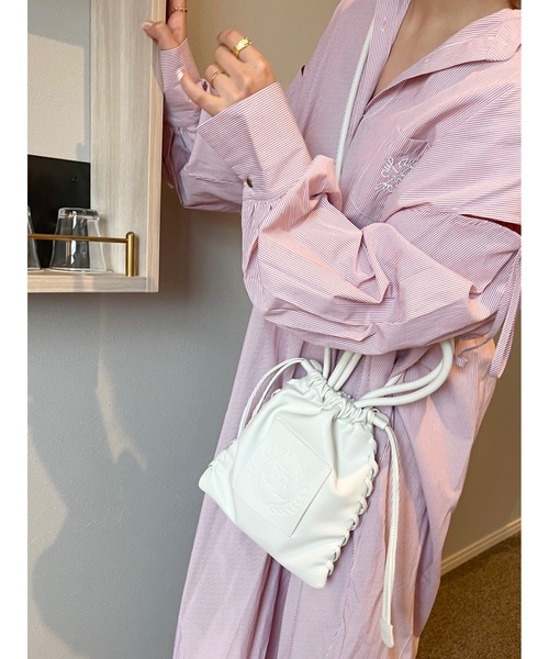 jumelle（ジュメロ）の「【累計販売1500個突破】JM emblem draw bag（ショルダーバッグ・レディース・ブラック/アイボリー・FREE）」の5枚目の写真