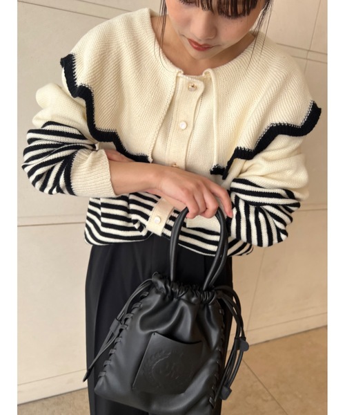 JUMELLE（ジュメロ）の「【累計販売1500個突破】JM emblem draw bag（ショルダーバッグ・レディース・ブラック/アイボリー・FREE）」の14枚目の写真