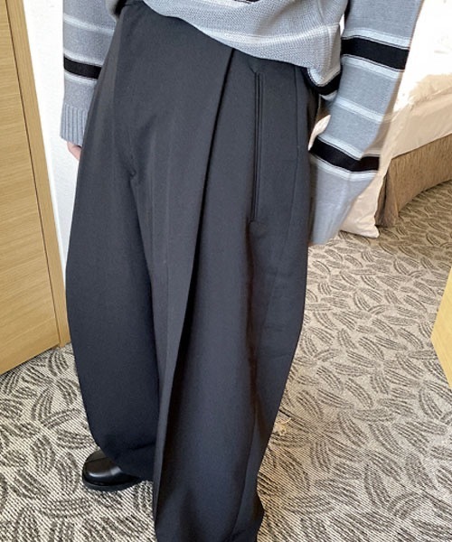 HOLY IN CODE（ホーリーインコード）の「HOLY IN CODE no.9358 s widewide tuck sl（スラックス・メンズ・ブラック・SMALL/MEDIUM/LARGE）」の13枚目の写真