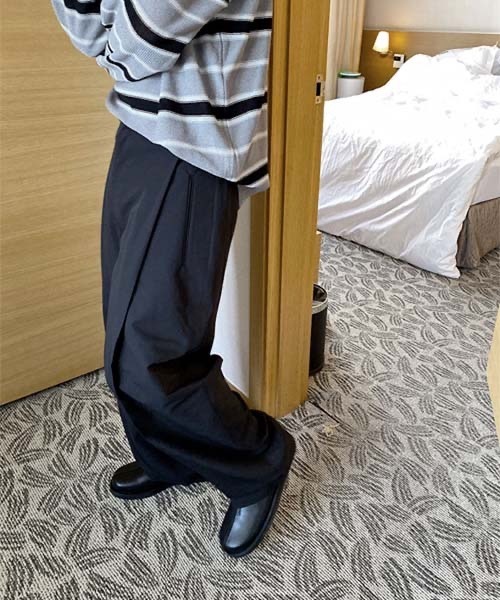 HOLY IN CODE（ホーリーインコード）の「HOLY IN CODE no.9358 s widewide tuck sl（スラックス・メンズ・ブラック・SMALL/MEDIUM/LARGE）」の3枚目の写真