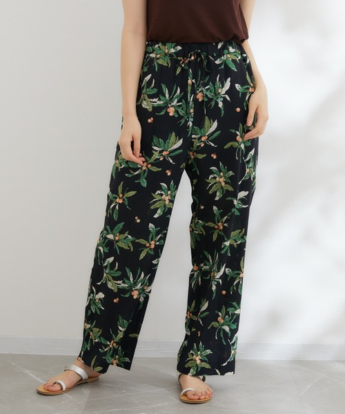 KATHARINE ROSS（キャサリンロス）の「【KATHARINE ROSS】びわプリントパンツ（スラックス・レディース・ブラック/マスタード・MEDIUM）」の2枚目の写真