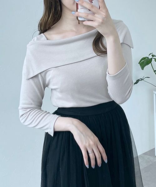 mysty woman（ミスティウーマン）の「オフショルデザインプルオーバー 972019（Tシャツ/カットソー・レディース・ブラック/グレイッシュベージュ/モカ・FREE）」の7枚目の写真