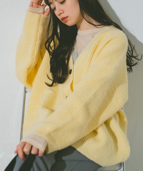 VANNIE U(ヴァニーユー)の「ミックスオーバーVネックカーディガン(ニット/セーター・レディース・ネイビー/イエロー/ライトグリーン/ピンク/ライトブルー・FREE)」の4枚目の写真