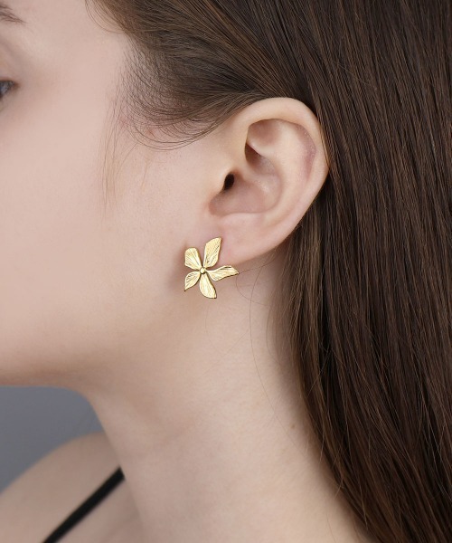 セール】【金属アレルギー対応】 フラワーモチーフピアス / サージカル