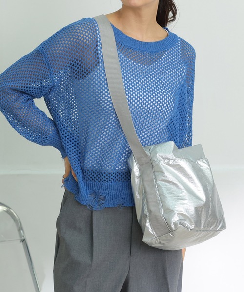 ALTROSE（アルトローズ）の「ショルダーバッグ 巾着 カジュアル ナイロン シンプル シルバー ヘンリー（ショルダーバッグ・レディース・アイボリー/ブラック/シルバー/グレー・FREE）」の6枚目の写真