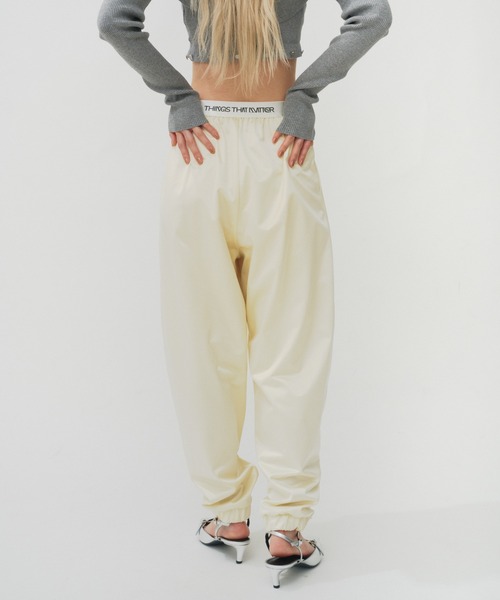 THINGS THAT MATTER（シングス ザット マター）の「NEW SATIN JERSEY JOG PANTS / ニューサテンジャージジョグパンツ（その他パンツ・レディース・ブラック/ベージュ/ライム/ライトグレー・1/2）」の13枚目の写真
