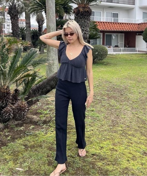 ROXY（ロキシー）の「AZUL PANTS/ロキシーウエストゴムリラックスロングフレアパンツ（その他パンツ・レディース・カーキ/ブラック/ターコイズブルー・MEDIUM/LARGE/SMALL）」の4枚目の写真