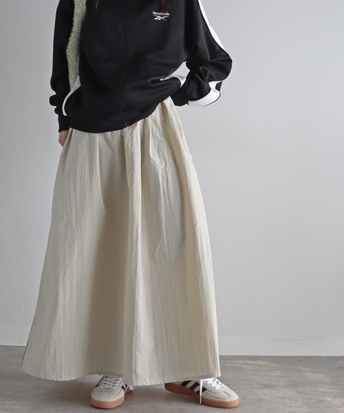 COURO（コウロ）の「パイピングサイドラインナイロンスカート（スカート・レディース・アイボリー/ブラック/オリーブ/ブルー・M/L）」の5枚目の写真