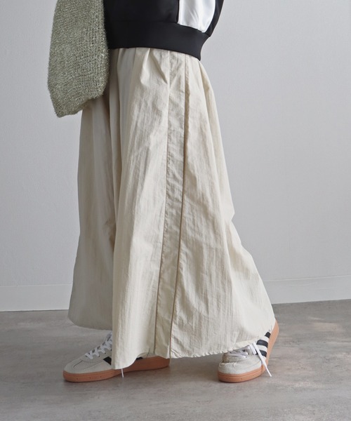 COURO（コウロ）の「パイピングサイドラインナイロンスカート（スカート・レディース・アイボリー/ブラック/オリーブ/ブルー・M/L）」の6枚目の写真