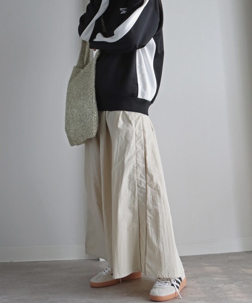 COURO（コウロ）の「パイピングサイドラインナイロンスカート（スカート・レディース・アイボリー/ブラック/オリーブ/ブルー・M/L）」の7枚目の写真