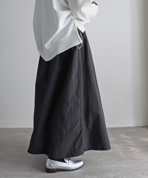 COURO（コウロ）の「パイピングサイドラインナイロンスカート（スカート・レディース・アイボリー/ブラック/オリーブ/ブルー・M/L）」の11枚目の写真