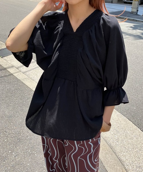 KBF（ケイビーエフ）の「ボリュームギャザーブラウス（シャツ/ブラウス・レディース・ブラック/レッド/オフホワイト・ONE）」の4枚目の写真