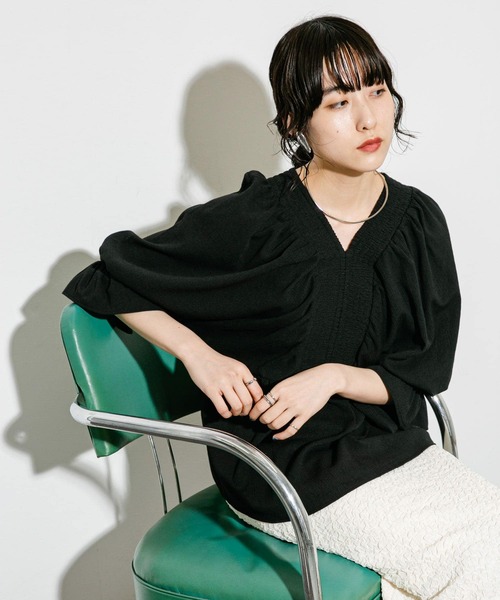 KBF（ケイビーエフ）の「ボリュームギャザーブラウス（シャツ/ブラウス・レディース・ブラック/レッド/オフホワイト・ONE）」の5枚目の写真