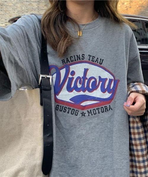 SHEENA(シーナ)の「ヴィンテージライクロゴオーバーサイズTシャツ(Tシャツ/カットソー・レディース・グレー/ホワイト・M)」の10枚目の写真