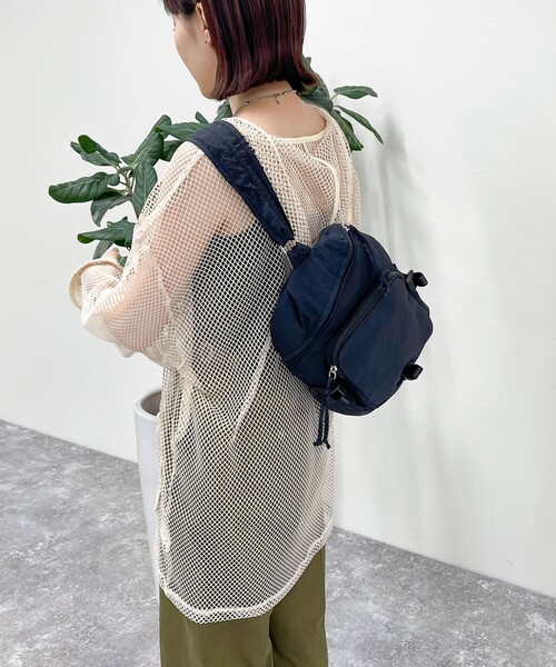 fredy emue(フレディエミュ)の「ベルトポケットワッシャークロスショルダー(ショルダーバッグ・レディース・アイボリー/ブラック・FREE)」の5枚目の写真