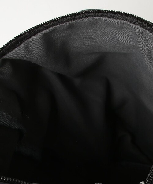 fredy emue(フレディエミュ)の「ベルトポケットワッシャークロスショルダー(ショルダーバッグ・レディース・アイボリー/ブラック・FREE)」の9枚目の写真