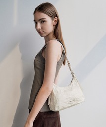 CHARLES & KEITH | Larkラルククリンクルエフェクトホーボーバッグ(ショルダーバッグ)