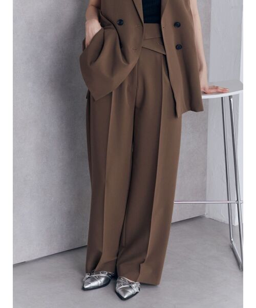 MURUA（ムルーア）の「【SET UP対応】ウエストフォルドセンタープレスパンツ（その他パンツ・レディース・ブルー/ダークグレー/ブラウン・1/2）」の2枚目の写真