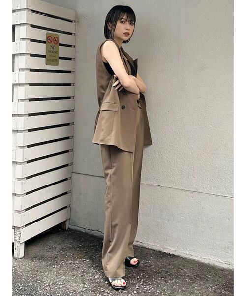 MURUA（ムルーア）の「【SET UP対応】ウエストフォルドセンタープレスパンツ（その他パンツ・レディース・ブルー/ダークグレー/ブラウン・1/2）」の4枚目の写真