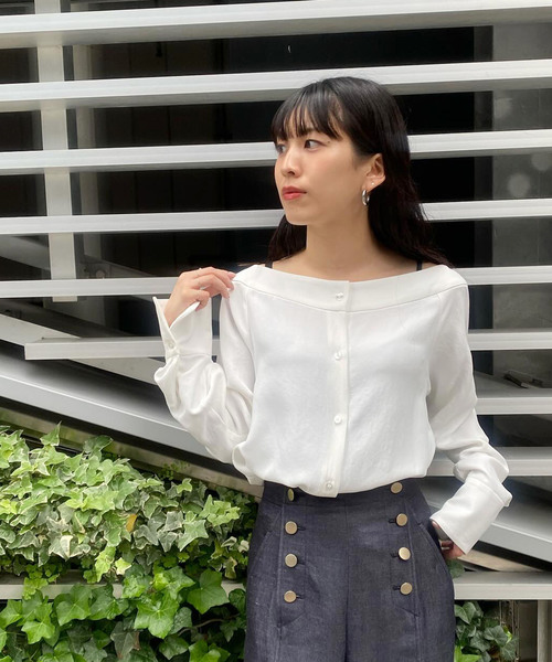 Noble（ノーブル）の「ワイドネックロングカフスブラウス（シャツ/ブラウス・レディース・ホワイト/ネイビー・FREE）」の4枚目の写真