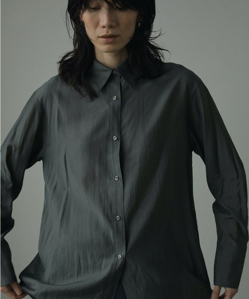 anuke(アンヌーク)の「Sheer Satin Shirts(シャツ/ブラウス・レディース・クリーム/アイボリー/グレー・FREE)」の2枚目の写真
