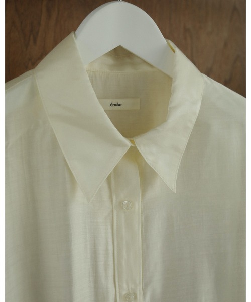anuke(アンヌーク)の「Sheer Satin Shirts(シャツ/ブラウス・レディース・クリーム/アイボリー/グレー・FREE)」の22枚目の写真