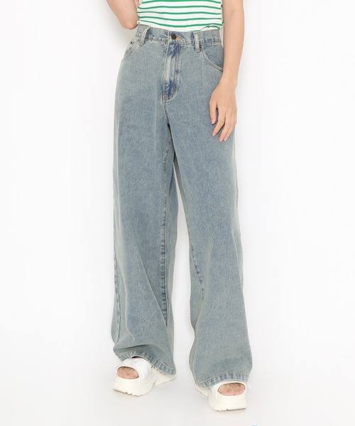 PUNYUS（プニュズ）の「バックポケット刺繍デニムバギーパンツ（デニムパンツ・レディース・ブルー系その他・1/2/3/4）」の3枚目の写真