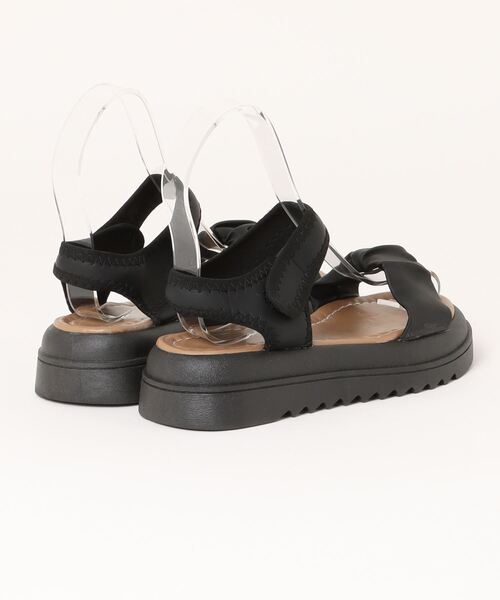 shoes365(シューズスリーシックスファイヴ)の「【shoes365】ギャザーデザインサンダル (SS)(サンダル・レディース・オフホワイト/ブラック・22.5cm/23.0cm/23.5cm/24.0cm/24.5cm/25.0cm)」の3枚目の写真