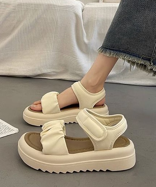 shoes365(シューズスリーシックスファイヴ)の「【shoes365】ギャザーデザインサンダル (SS)(サンダル・レディース・オフホワイト/ブラック・22.5cm/23.0cm/23.5cm/24.0cm/24.5cm/25.0cm)」の5枚目の写真