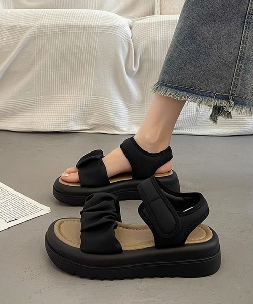 shoes365(シューズスリーシックスファイヴ)の「【shoes365】ギャザーデザインサンダル (SS)(サンダル・レディース・オフホワイト/ブラック・22.5cm/23.0cm/23.5cm/24.0cm/24.5cm/25.0cm)」の9枚目の写真