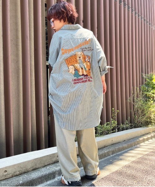 DOUBLE NAME(ダブルネーム)の「Airedale Terrier BACK刺しゅうシャツ/ユニセックス(シャツ/ブラウス・レディース・ブラック/ベージュ/ブルー・FREE)」の22枚目の写真