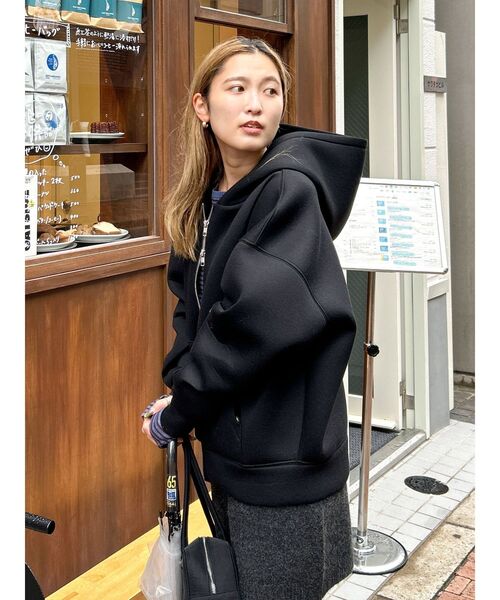 Ungrid(アングリッド)の「ボンディングジップパーカー(パーカー・レディース・ライトグレー/ブラック・FREE)」の14枚目の写真