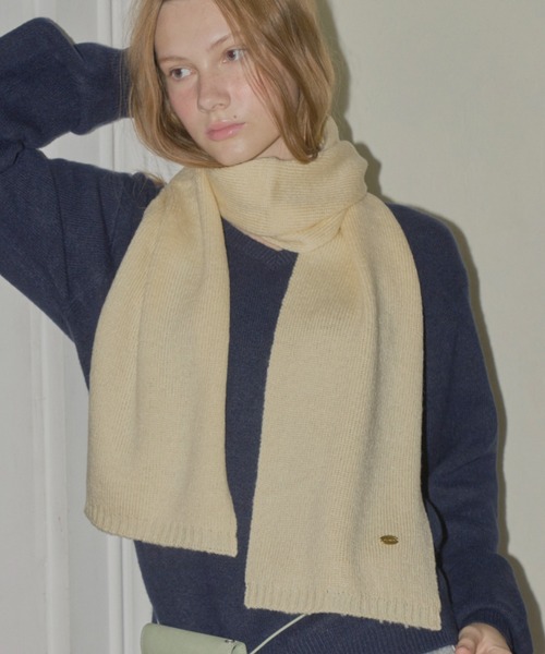 GIUNON（ジウノン）の「long knit charm muffler / ロングニットチャームマフラー（マフラー・レディース・グレー/ブルー/レッド/イエロー・FREE）」の3枚目の写真