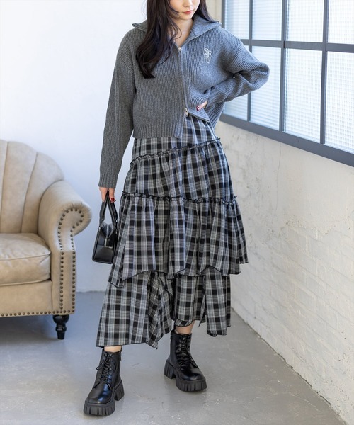 【マネキン買いがお得】ネイビー ダウン×柄スカート マネキン買いがお得】ネイビー ダウン×柄スカート