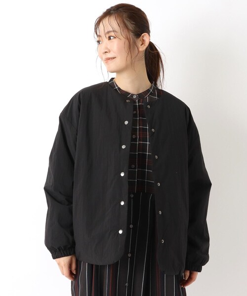 one'sterrace（ワンズテラス）の「軽量中綿入り ノーカラーブルゾン（ブルゾン・レディース・ブラック系8/ダークブラウン系8・02）」の2枚目の写真