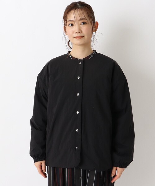 one'sterrace（ワンズテラス）の「軽量中綿入り ノーカラーブルゾン（ブルゾン・レディース・ブラック系8/ダークブラウン系8・02）」の3枚目の写真
