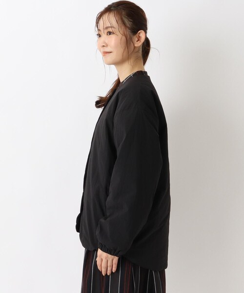 one'sterrace（ワンズテラス）の「軽量中綿入り ノーカラーブルゾン（ブルゾン・レディース・ブラック系8/ダークブラウン系8・02）」の4枚目の写真