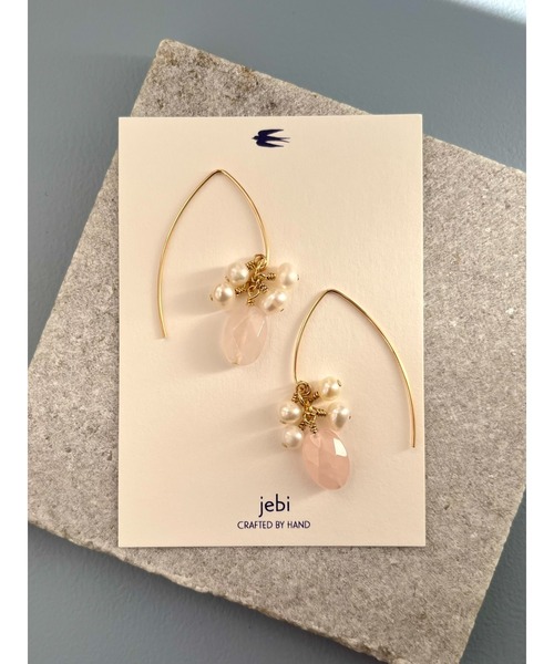 tone（トーン）の「【jebi】【jebi】14kgf / 揺れる天然石と淡水パール(MA)（ピアス（両耳用）・レディース・ブルー/ライトブルー/ネイビー/ピンク・FREE）」の8枚目の写真