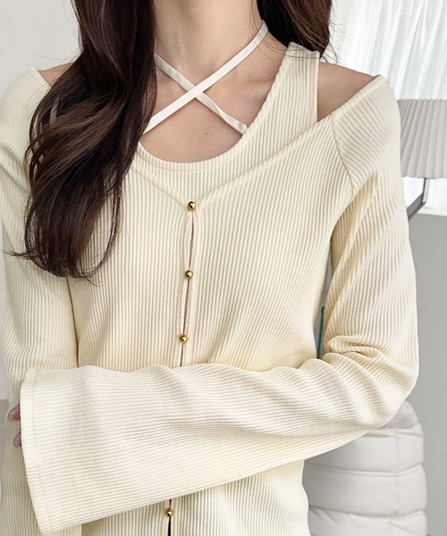 mily bilet(ミウィビレット)の「【mily bilet】ゴールドボタンが大人可愛い。オフショル2WAYレイヤードリブカットソー(長袖)(Tシャツ/カットソー・レディース・ピンク/アイボリー/ブラック・X-LARGE/SMALL/MEDIUM/LARGE)」の2枚目の写真
