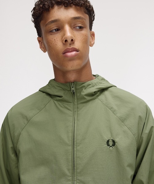 FRED PERRY（フレッドペリー）の「Hooded Shell Jacket／フーデット