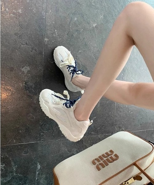 Teem Store（チームストア）の「配色紐トレーナースポーツスニーカー チャンキースニーカー（スニーカー・レディース・ホワイト/ピンク/イエロー/シルバー・S/M/L）」の7枚目の写真