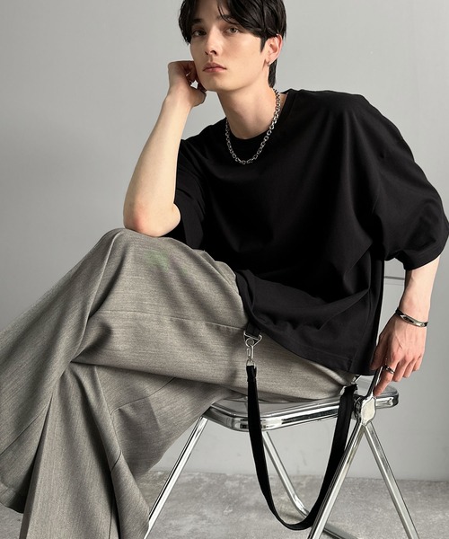 Classical Origin(クラシカルオリジン)の「【Classical Origin】「垂らすだけで差別化。」脱着式ベルトデザインショート丈Tシャツ/Belt Design Transformable Cropped T-Shirt(Tシャツ/カットソー・メンズ・チャコール/オフホワイト/ブラック・MEDIUM/LARGE/SMALL)」の1枚目の写真