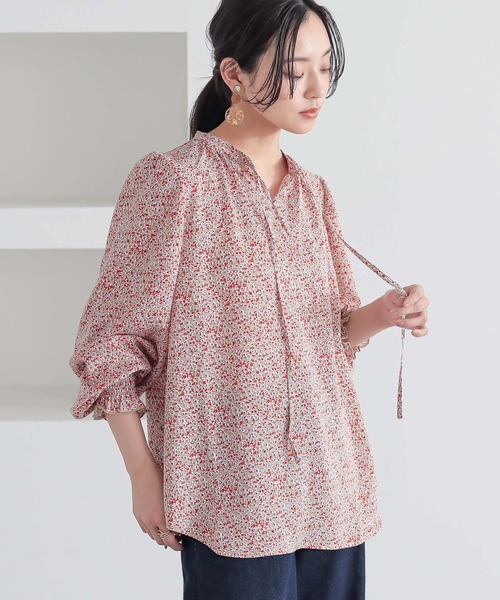 n'OrLABEL（ノアールレーベル）の「小花柄スキッパーブラウス（シャツ/ブラウス・レディース・ブラック/ブルー/レッド・2/1）」の19枚目の写真