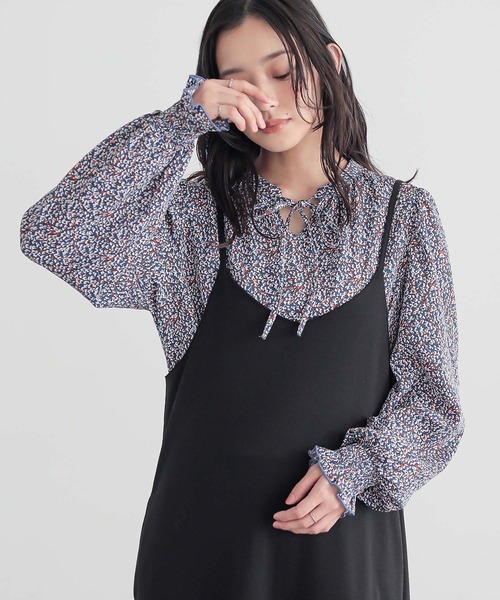 n'OrLABEL（ノアールレーベル）の「小花柄スキッパーブラウス（シャツ/ブラウス・レディース・ブラック/ブルー/レッド・2/1）」の4枚目の写真