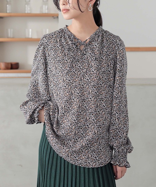 n'OrLABEL（ノアールレーベル）の「小花柄スキッパーブラウス（シャツ/ブラウス・レディース・ブラック/ブルー/レッド・2/1）」の9枚目の写真
