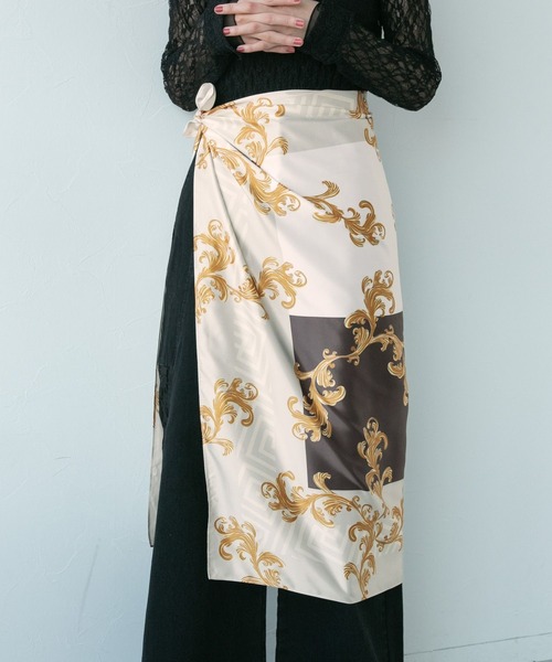 HARE(ハレ)の「クラシックガラBIGスカーフ(HARE)(ストール/ショール・レディース・オレンジ・FREE)」の1枚目の写真