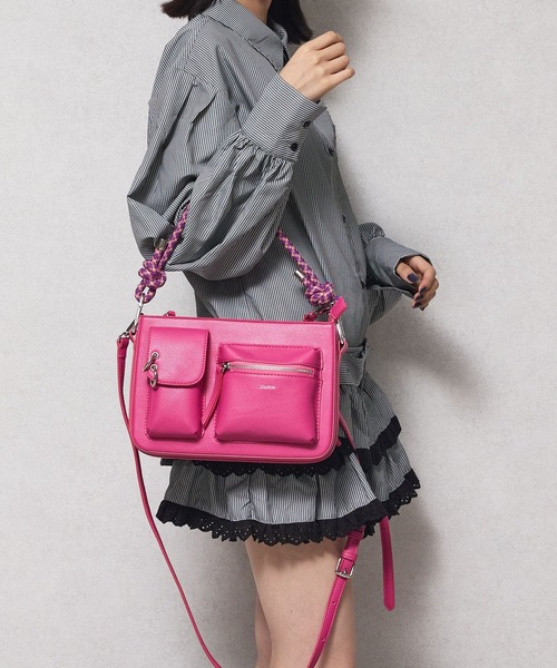 jouetie(ジュエティ)の「【jouetie/ジュエティ】3ポケット パラコード2WAYショルダーバッグ(ショルダーバッグ・レディース・シルバー/ピンク/ブラック・FREE)」の2枚目の写真