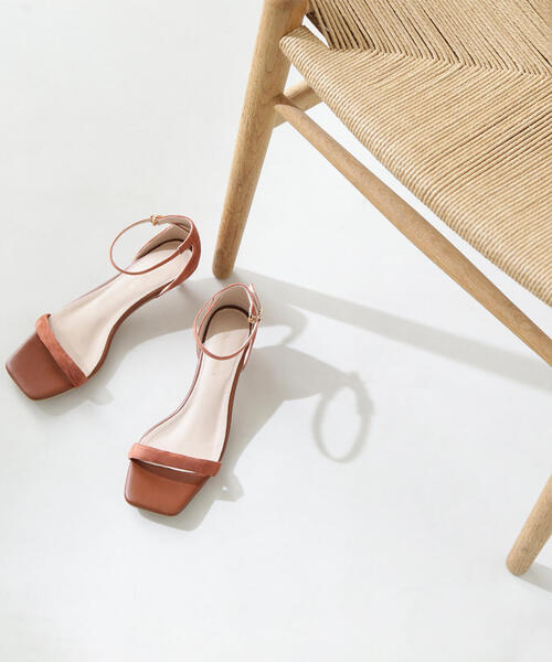 NATURAL BEAUTY BASIC（ナチュラルビューティーベーシック）の「◇【Oggi掲載】【美人百花掲載】ナローパフストラップサンダル（サンダル・レディース・シルバー/ブラック/ブラウン・LARGE/MEDIUM/SMALL）」の3枚目の写真