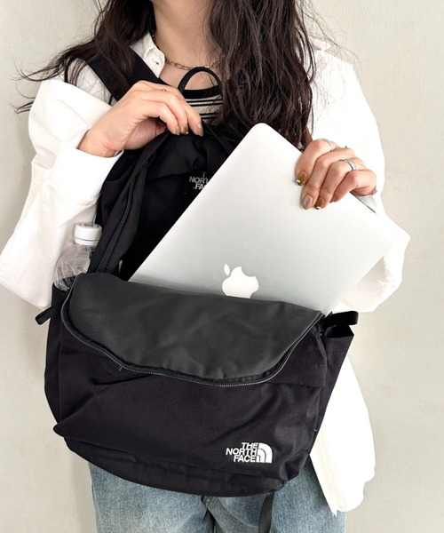 THE NORTH FACE(ザノースフェイス)の「THE NORTH FACE(ザ・ノースフェイス)/軽量 A4対応 デイパック バックパック リュック/TNF DAY PACK M(バックパック/リュック・レディース・チャコールグレー/ブラック/ブラウン/サンドベージュ・FREE)」の5枚目の写真