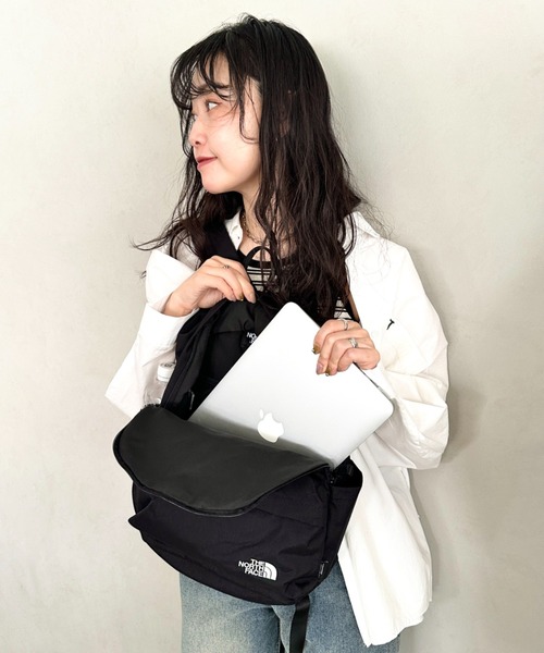 THE NORTH FACE(ザノースフェイス)の「THE NORTH FACE(ザ・ノースフェイス)/軽量 A4対応 デイパック バックパック リュック/TNF DAY PACK M(バックパック/リュック・レディース・チャコールグレー/ブラック/ブラウン/サンドベージュ・FREE)」の6枚目の写真